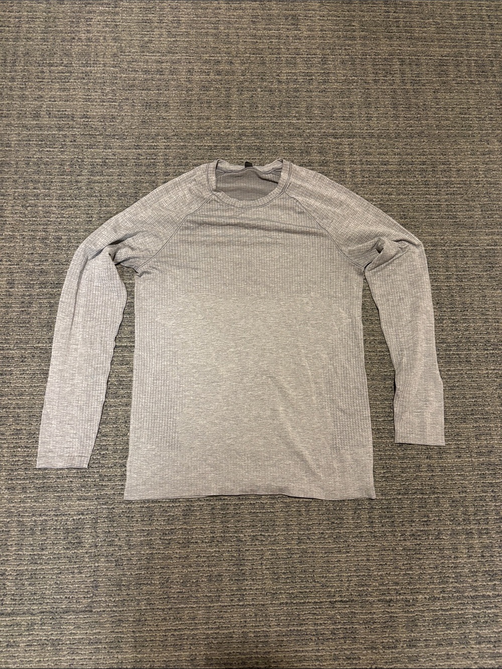 LULULEMON men’s grey mental vent tech long sleeve